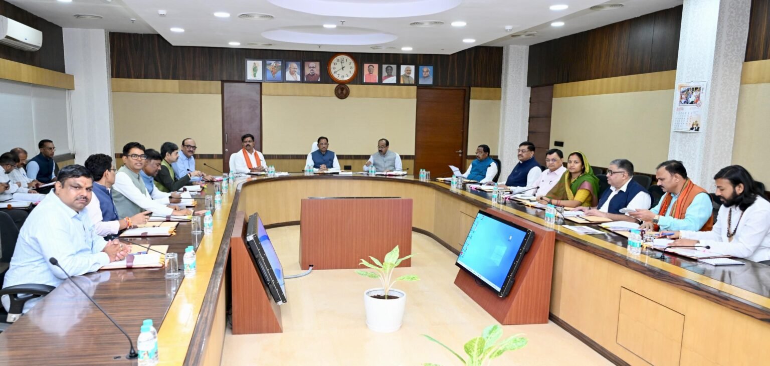 छत्तीसगढ़ कैबिनेट के बड़े फैसले: युवाओं के लिए ‘मुख्यमंत्री स्टार्टअप एवं NIPUN मिशन’ को मंजूरी, सरकारी कर्मचारियों की आयु सीमा बढ़ाई गई