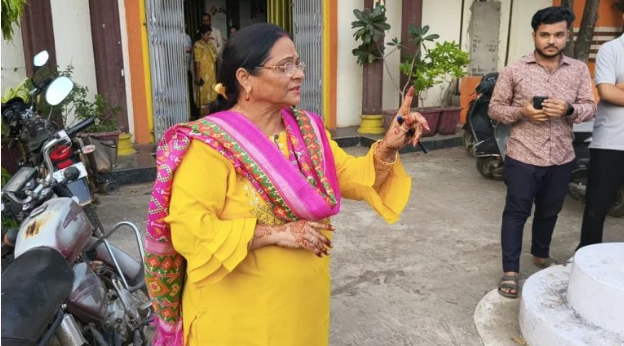 स्कूल विवाद में प्रभारी प्राचार्या पद से हटाई गईं, शराबी शिक्षक पर निलंबन की अनुशंसा; कलेक्टर के निर्देश पर DEO की कार्रवाई