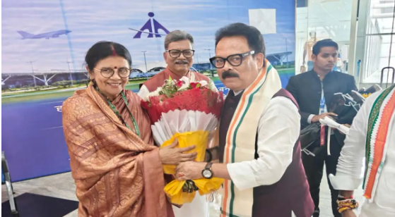 रायपुर पहुंचे कांग्रेस के नए प्रभारी सुखदेव भगत: एयरपोर्ट पर हुआ जोरदार स्वागत, संगठन की नब्ज टटोलने की तैयारी