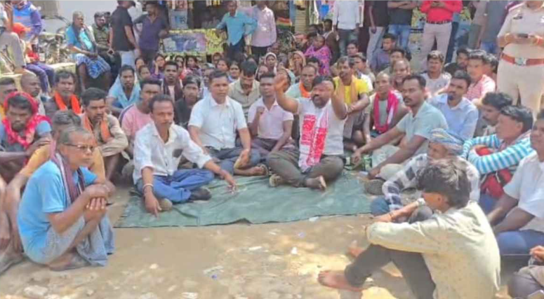 करंट की चपेट में आने से 2 मजदूरों की मौत, ₹50 लाख मुआवजा और नौकरी की मांग को लेकर शव लेने से इनकार; नेशनल हाईवे जाम