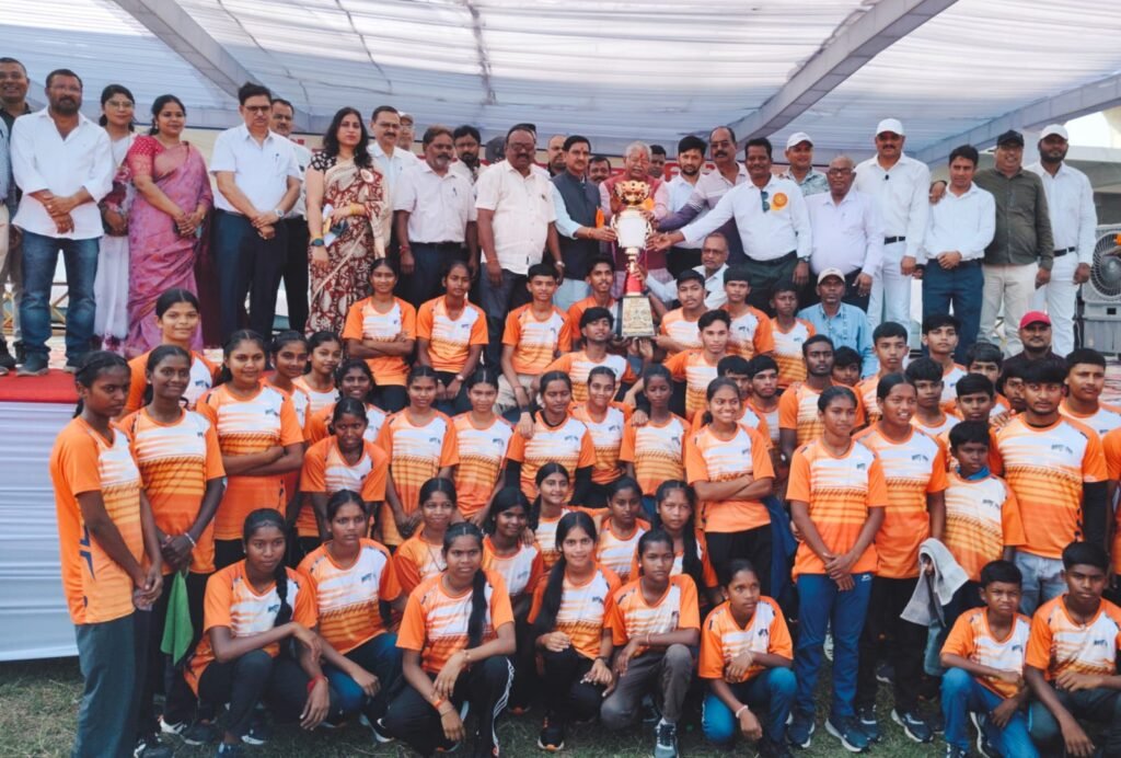 26वीं राज्य स्तरीय शालेय क्रीड़ा प्रतियोगिता का समापन: बिलासपुर बना ओवरऑल चैंपियन, केंद्रीय मंत्री तोखन साहू बोले – जो खेलता है वो खिलता है