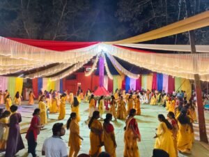 निःशुल्क गरबा महोत्सव के दूसरे दिन संगम चौक में उमड़ा जनसैलाब, 300 महिलाओं और बच्चों ने गरबा-डांडिया से बांधा समां