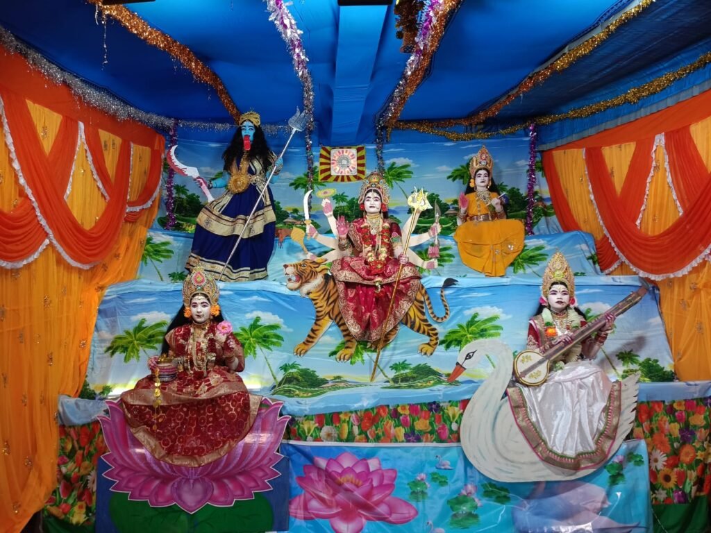 कुनकुरी में सजा चैतन्य देवियों का दरबार, दर्शन के लिए उमड़ी श्रद्धालुओं की भीड़