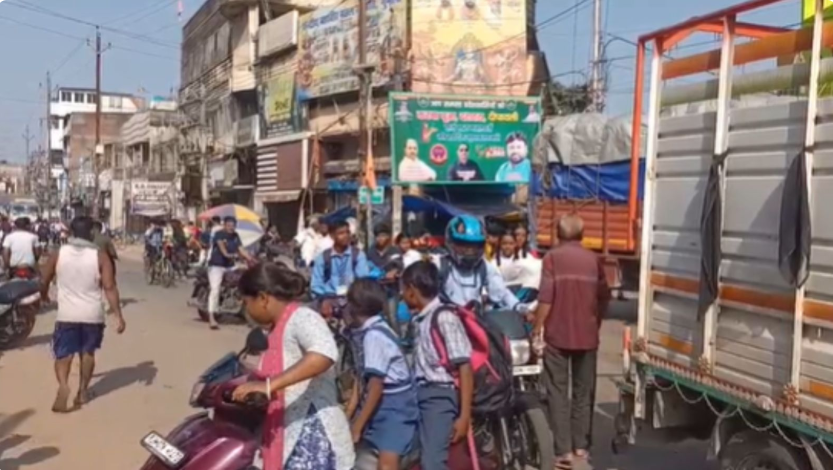 OBC आरक्षण की मांग को लेकर झारखंड के 7 जिलों में बंद, गुमला में सड़कों पर उतरे लोग